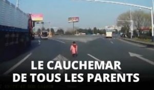 Choc : un enfant tombe d'une voiture sur l'autoroute
