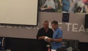 Golf - EurAsia Cup : Quand Poulter reçoit un maillot de Tottenham pour son anniversaire