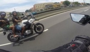 Un motard roule à 150 km/h pour échapper à deux braqueurs sur l'autoroute ...