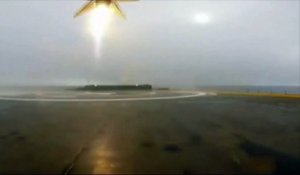 Explosion spectaculaire du lanceur de SpaceX à son retour sur terre