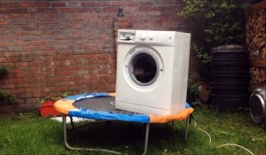 Une machine à laver fait du trampoline !