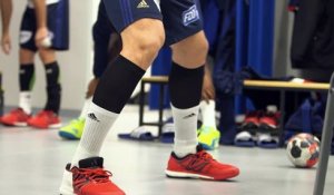 Handball - La préparation en musique des Bleus contre la Pologne