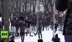 Jour d’assaut à Chisinau : les manifestants assiègent le parlement de Moldavie