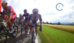 Caméra embarquée dans le peloton d'une course cycliste - Final impressionnant