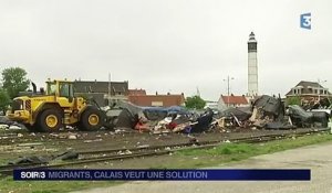 Calais : l'État veut diviser par trois le nombre de migrants