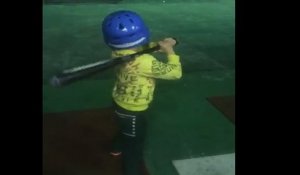 Le joli coup au baseball d'un enfant japonais