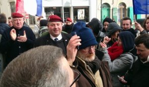 Après la manifestation de PEGIDA à Calais: comité de soutien du général Piquemal devant le TGI de Boulogne-sur-Mer