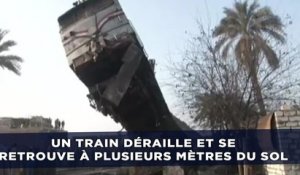 Un train déraille et se retrouve bloqué à plusieurs mètres du sol