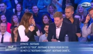 Fou rire dans "TPMP" : Bertrand Chameroy fait le coq sous hypnose !