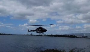 Un hélicoptère se crashe lourdement dans l'eau à Pearl Harbor a Hawaï