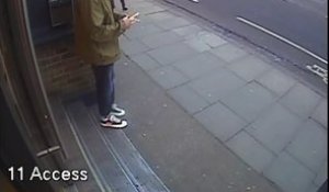 Double vol de smartphone en 5 secondes : voleurs en scooter très doués!
