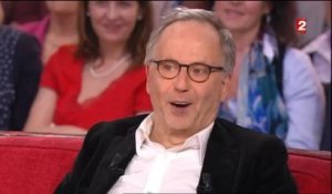 La robe courte de Marina Kaye amuse Fabrice Luchini