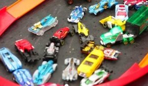 Big brother creates an amazing car race track