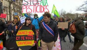 "Marche verte" de 250 manifestants contre les pesticides à Paris
