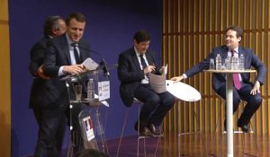 Archive - Emmanuel Macron, Patrick Kanner et Matthias Fekl signent le contrat de filière sport
