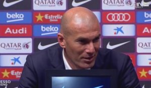 Zinédine Zidane : Sa réaction hilarante après une occasion manquée par Cristiano Ronaldo lors de Barça-Real Madrid (vidé