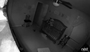 Des parents filment leur bébé possédé, seul dans sa chambre