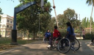 Au Cambodge, des basketteuses handicapées défient les préjugés