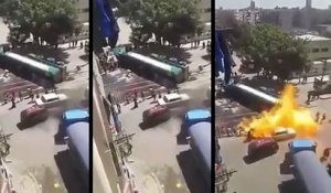 Un camion-citerne prend feu après un accident en Egypte