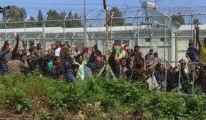 Lesbos : les départs de migrants suspendus temporairement