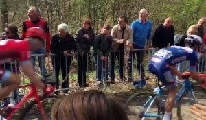 Paris-Roubaix 2016 : Elia Viviani percuté par une moto