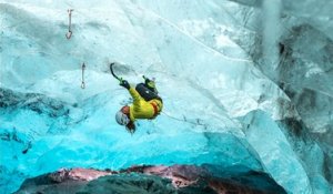 Ils escaladent les structures de glace les plus uniques et magnifiques d'Islande