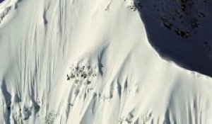 Candide Thovex descend l'Eagle Peak en ski freeride