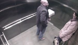 Regis se tire dessus par accident dans un ascenseur