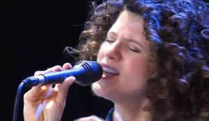 Cyrille Aimée reprend "Catch & Release" de Matt Simons