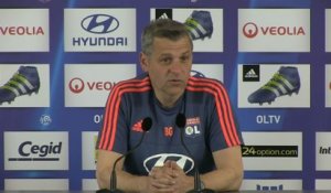 Foot - L1 - OL : Genesio «L'absence de Benzema, une chance pour Lacazette»