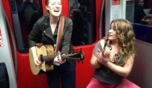 Elles chantent dans le métro et deviennent des stars sur le net en quelques jours