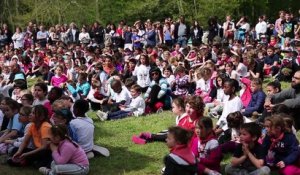 VIDEO (41) 1.200 enfants au rassemblement Ugsel à Fougères sur Bièvre