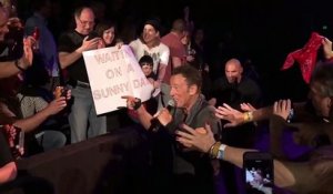 Bruce Springsteen surprend une fan en plein selfie à son concert