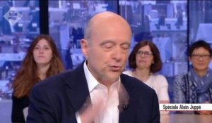 Alain Juppé critique Emmanuel Macron
