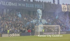 Un tifo géant "Game Of Thrones" sorti par des supporter de foot aux Etats-Unis - Kansas City FC