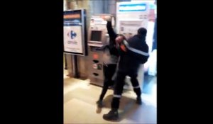 Un agent de sécurité frappe un SDF dans la gare d'Amiens.. Scandaleux !