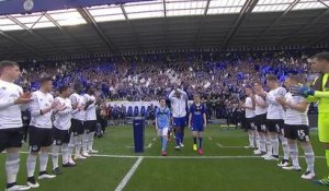 Premier League - 37ème journée - La haie d'honneur des joueurs d'Everton au nouveau champion