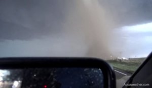 Un homme filme une impressionnante tornade au Colorado