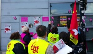 Saint-Lô : les manifestants redécorent la permanence du Parti Socialiste