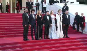 Cannes: l'équipe du film "Baccalauréat" foule le tapis rouge
