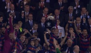 Copa del Rey - Iniesta reçoit la coupe - CANAL+ Sport