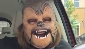 Le fou rire d'une maman déguisée en Chewbacca !