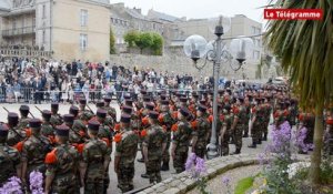 Dinan. L'artillerie de marine rayonne et donne un "haka"