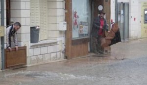 VIDEO. Loches les pieds dans l'eau