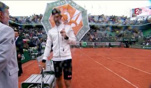 Quand Novak Djokovic danse sous la pluie sur le Central en plein Roland-Garros 2016