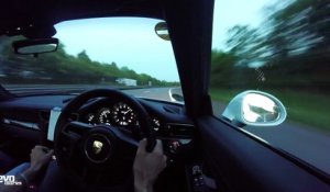 Il pousse la nouvelle Porsche 911R à 323 km/h sur une autoroute allemande