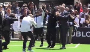 Les légendes Maradona et Pelé face à face dans un match à Paris
