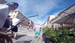 Euro 2016 : Caméra embarquée sur un hooligan russe pendant les affrontements contre les Anglais (Marseille)