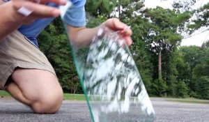 Voici comment faire si vous vous retrouvez bloqué sous l'eau dans votre voiture !
