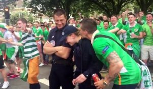 Des fans irlandais font la cour à une policière française…Hilarant !